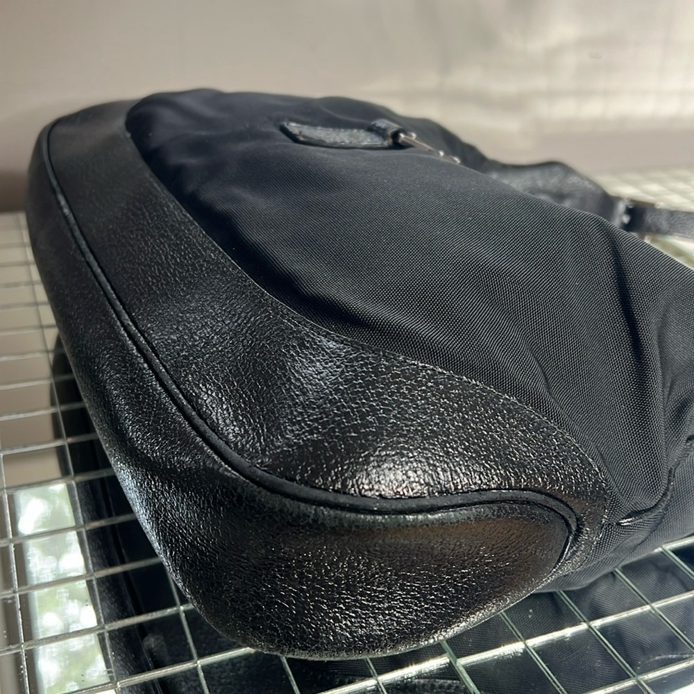 Gucci Jackie Black Nylon Pebbled Leather Black Metal Piston Closure Shoulder Bag - Picture 8 of 16
